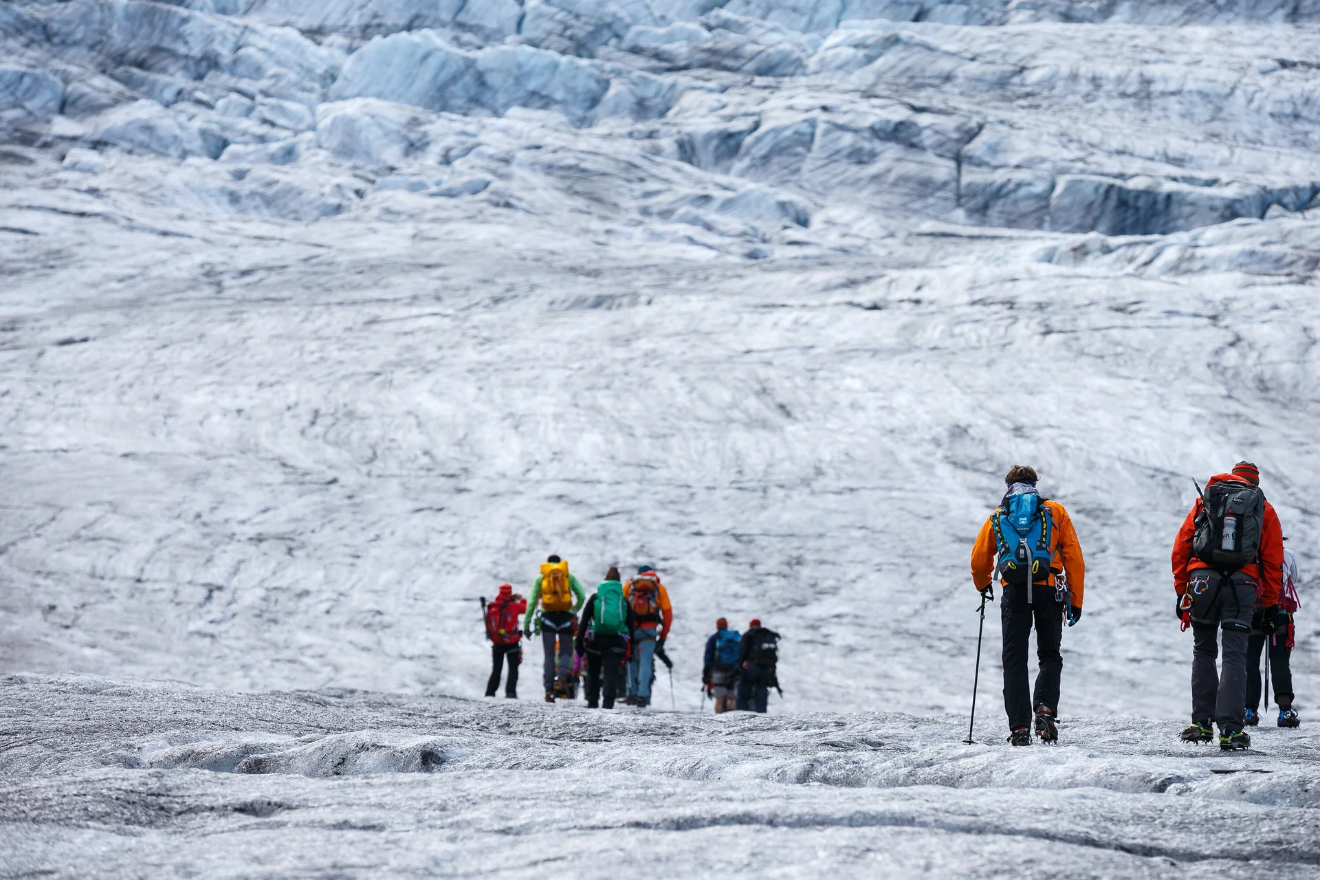Hochtour: über den Gepatschferner zur Rauhekopfhütte. | © DAV/Marco Kost Eine Hochtourengruppe wandert über das Eisfeld über den Gepatschferner zur Rauhekopfhütte. | © DAV/Marco Kost